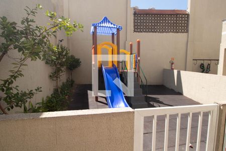 Apartamento para alugar com 48m², 2 quartos e 1 vaga Apartamento para alugar com 48m², 2 quartos e 1 vagaÁrea comum - Playground