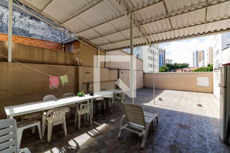 Casa à venda com 250m², 5 quartos e 8 vagas Casa à venda com 250m², 5 quartos e 8 vagasTerraço