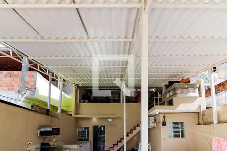 Casa à venda com 250m², 5 quartos e 8 vagas Casa à venda com 250m², 5 quartos e 8 vagasTerraço