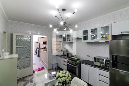 Casa à venda com 250m², 5 quartos e 8 vagas Casa à venda com 250m², 5 quartos e 8 vagasCozinha