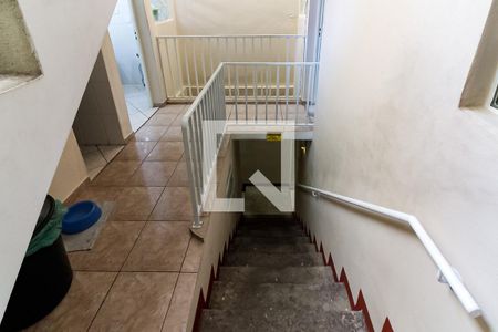 Casa à venda com 250m², 5 quartos e 8 vagas Casa à venda com 250m², 5 quartos e 8 vagasCorredores e Escadas