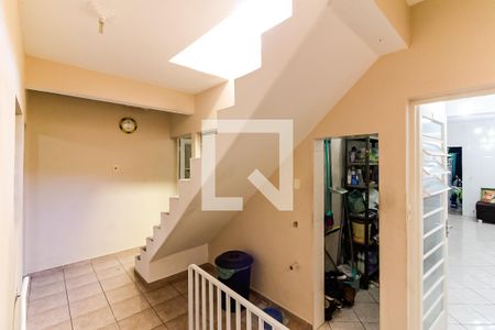 Casa à venda com 250m², 5 quartos e 8 vagas Casa à venda com 250m², 5 quartos e 8 vagasCorredores e Escadas