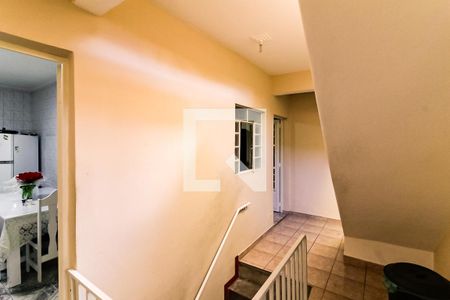 Casa à venda com 250m², 5 quartos e 8 vagas Casa à venda com 250m², 5 quartos e 8 vagasCorredores e Escadas