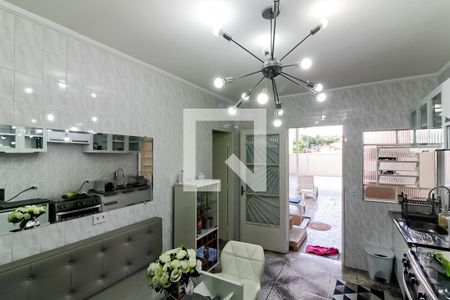 Casa à venda com 250m², 5 quartos e 8 vagas Casa à venda com 250m², 5 quartos e 8 vagasCozinha