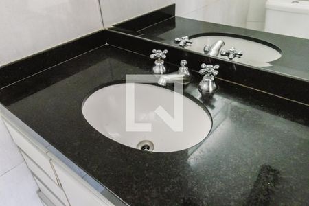 Apartamento à venda com 99m², 2 quartos e 1 vaga Apartamento à venda com 99m², 2 quartos e 1 vagaBanheiro Pia