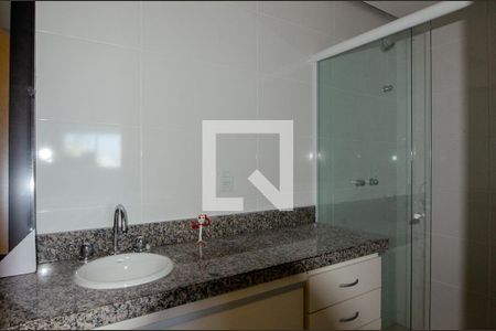 Apartamento à venda com 300m², 3 quartos e 3 vagas Apartamento à venda com 300m², 3 quartos e 3 vagasBanheiro da Suite 1