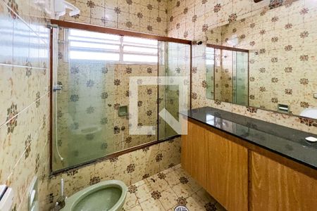 Casa à venda com 300m², 3 quartos e 4 vagasBanheiro da Suíte