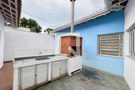 Casa à venda com 300m², 3 quartos e 4 vagasPátio
