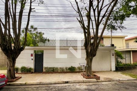 Casa à venda com 300m², 3 quartos e 4 vagasFachada