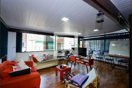 Casa à venda com 250m², 3 quartos e 2 vagasSala de TV