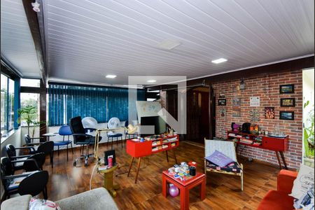 Casa à venda com 250m², 3 quartos e 2 vagasSala de TV