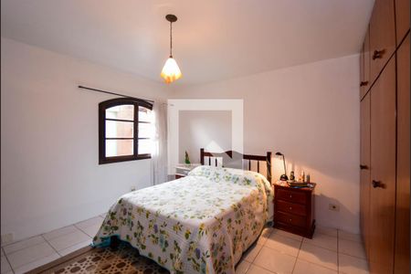 Casa à venda com 250m², 3 quartos e 2 vagasSuíte