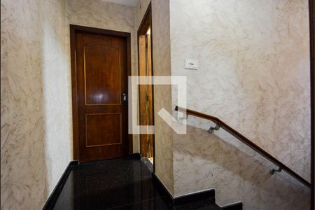 Casa à venda com 250m², 3 quartos e 2 vagasEscada