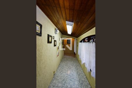 Casa à venda com 250m², 3 quartos e 2 vagasCorredor