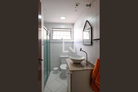 Casa à venda com 320m², 4 quartos e 4 vagasBanheiro Social