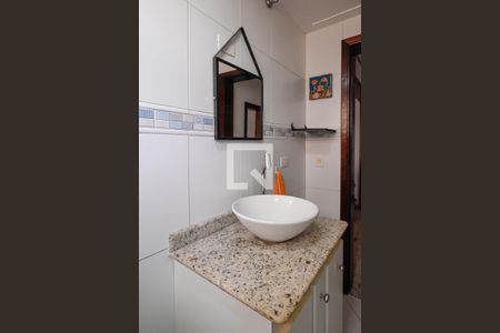 Casa à venda com 320m², 4 quartos e 4 vagasBanheiro Social