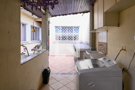 Casa à venda com 320m², 4 quartos e 4 vagasArea de Serviço