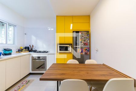 Casa à venda com 107m², 3 quartos e 2 vagasCozinha