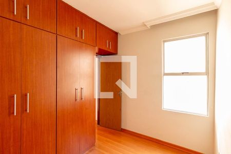 Quarto 2 de apartamento para alugar com 2 quartos, 52m² em Vila Magnesita, Belo Horizonte