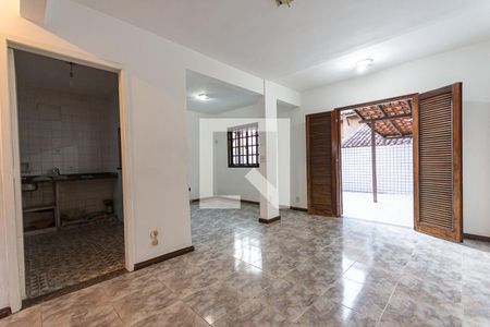 Sala de casa de condomínio à venda com 2 quartos, 83m² em Badu, Niterói