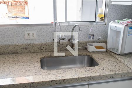 Casa à venda com 110m², 2 quartos e 2 vagas Casa à venda com 110m², 2 quartos e 2 vagasCozinha