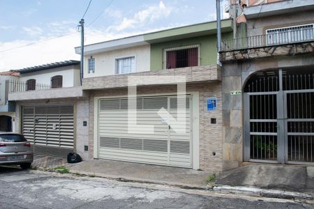 Casa à venda com 110m², 2 quartos e 2 vagas Casa à venda com 110m², 2 quartos e 2 vagasFachada