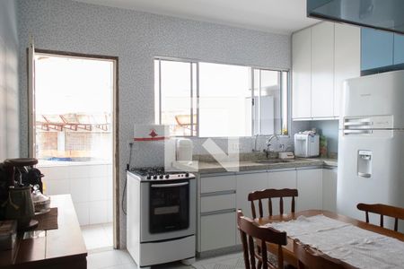 Casa à venda com 110m², 2 quartos e 2 vagas Casa à venda com 110m², 2 quartos e 2 vagasCozinha