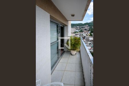 Apartamento à venda com 90m², 2 quartos e 1 vaga Apartamento à venda com 90m², 2 quartos e 1 vagaVaranda