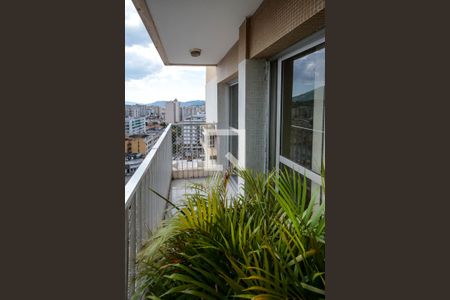 Apartamento à venda com 90m², 2 quartos e 1 vaga Apartamento à venda com 90m², 2 quartos e 1 vagaVaranda