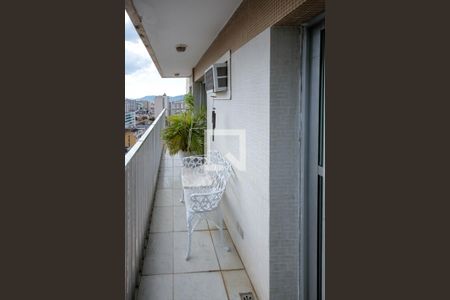 Apartamento à venda com 90m², 2 quartos e 1 vaga Apartamento à venda com 90m², 2 quartos e 1 vagaVaranda