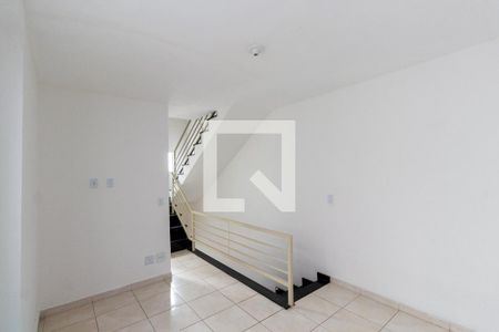 Sala de casa de condomínio para alugar com 2 quartos, 80m² em Cidade Patriarca, São Paulo