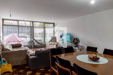 Sala de casa à venda com 4 quartos, 257m² em Vila Gumercindo, São Paulo