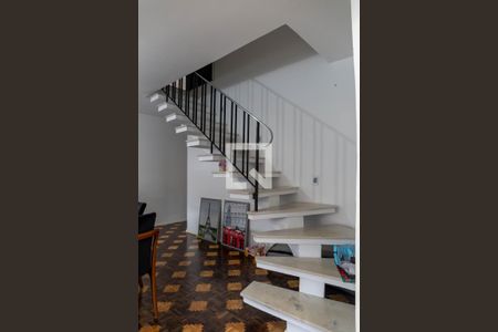 Escadas de casa à venda com 4 quartos, 257m² em Vila Gumercindo, São Paulo