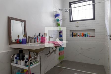 Casa à venda com 257m², 4 quartos e 2 vagasBanheiro