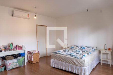 Suite 1 de casa à venda com 4 quartos, 257m² em Vila Gumercindo, São Paulo