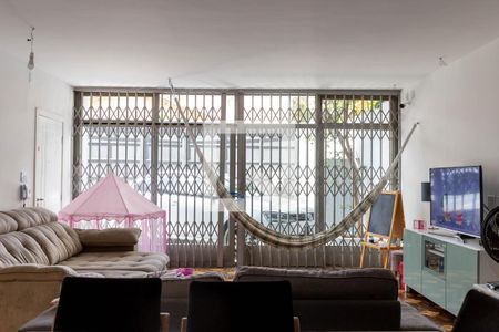 Sala de casa à venda com 4 quartos, 257m² em Vila Gumercindo, São Paulo