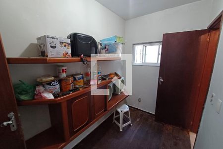 Casa à venda com 500m², 4 quartos e 2 vagas Casa à venda com 500m², 4 quartos e 2 vagasQuarto de Serviço