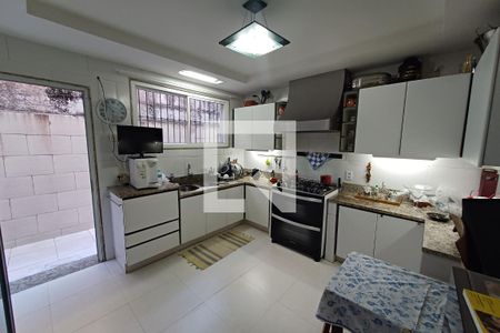 Casa à venda com 500m², 4 quartos e 2 vagas Casa à venda com 500m², 4 quartos e 2 vagasCozinha