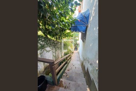 Casa à venda com 500m², 4 quartos e 2 vagas Casa à venda com 500m², 4 quartos e 2 vagasEscadaria externa