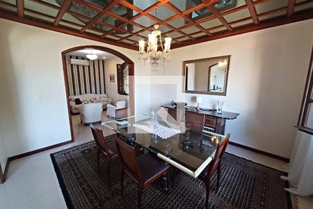 Casa à venda com 500m², 4 quartos e 2 vagas Casa à venda com 500m², 4 quartos e 2 vagasSala de Jantar