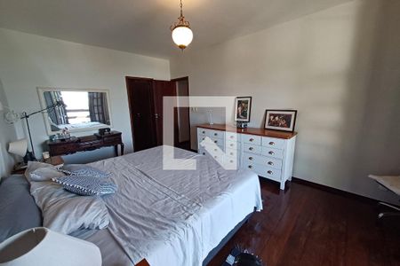 Casa à venda com 500m², 4 quartos e 2 vagas Casa à venda com 500m², 4 quartos e 2 vagasSuíte 3