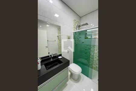 Casa à venda com 130m², 3 quartos e 2 vagasBanheiro