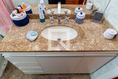 Casa à venda com 130m², 4 quartos e 4 vagasDetalhe Banheiro - Suíte 1