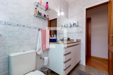 Casa à venda com 130m², 4 quartos e 4 vagasBanheiro - Suíte 1
