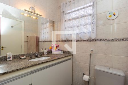 Casa à venda com 130m², 4 quartos e 4 vagasBanheiro - Suíte 3