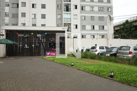 Apartamento à venda com 37m², 2 quartos e sem vagaFachada e estacionamento - Placa instalada no muro