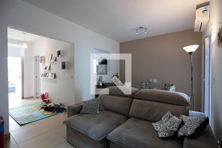 Sala de casa de condomínio para alugar com 3 quartos, 104m² em Parque Rincão, Cotia