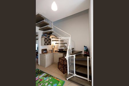 Hall de entrada de casa de condomínio para alugar com 3 quartos, 104m² em Parque Rincão, Cotia
