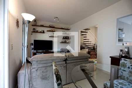 Sala de casa de condomínio para alugar com 3 quartos, 104m² em Parque Rincão, Cotia