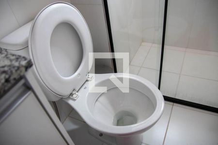 Banheiro de kitnet/studio para alugar com 1 quarto, 30m² em Vila Mazzei, São Paulo